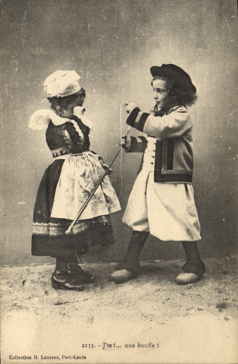 CPA Folklore Enfants Bretagne 