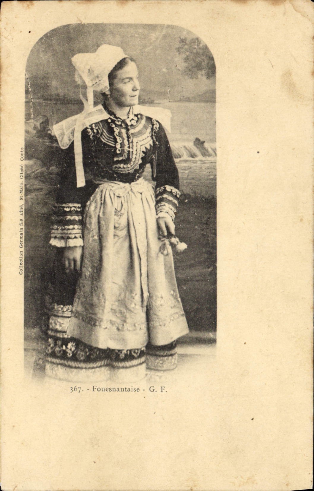 CPA Folklore Fouesnantaise 