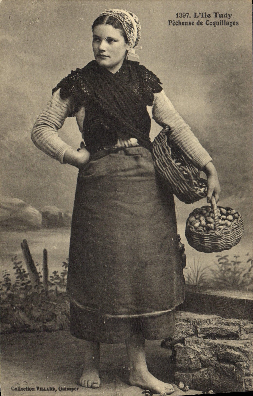 Postal Folclore la Isla Tudy Pecador de conchas