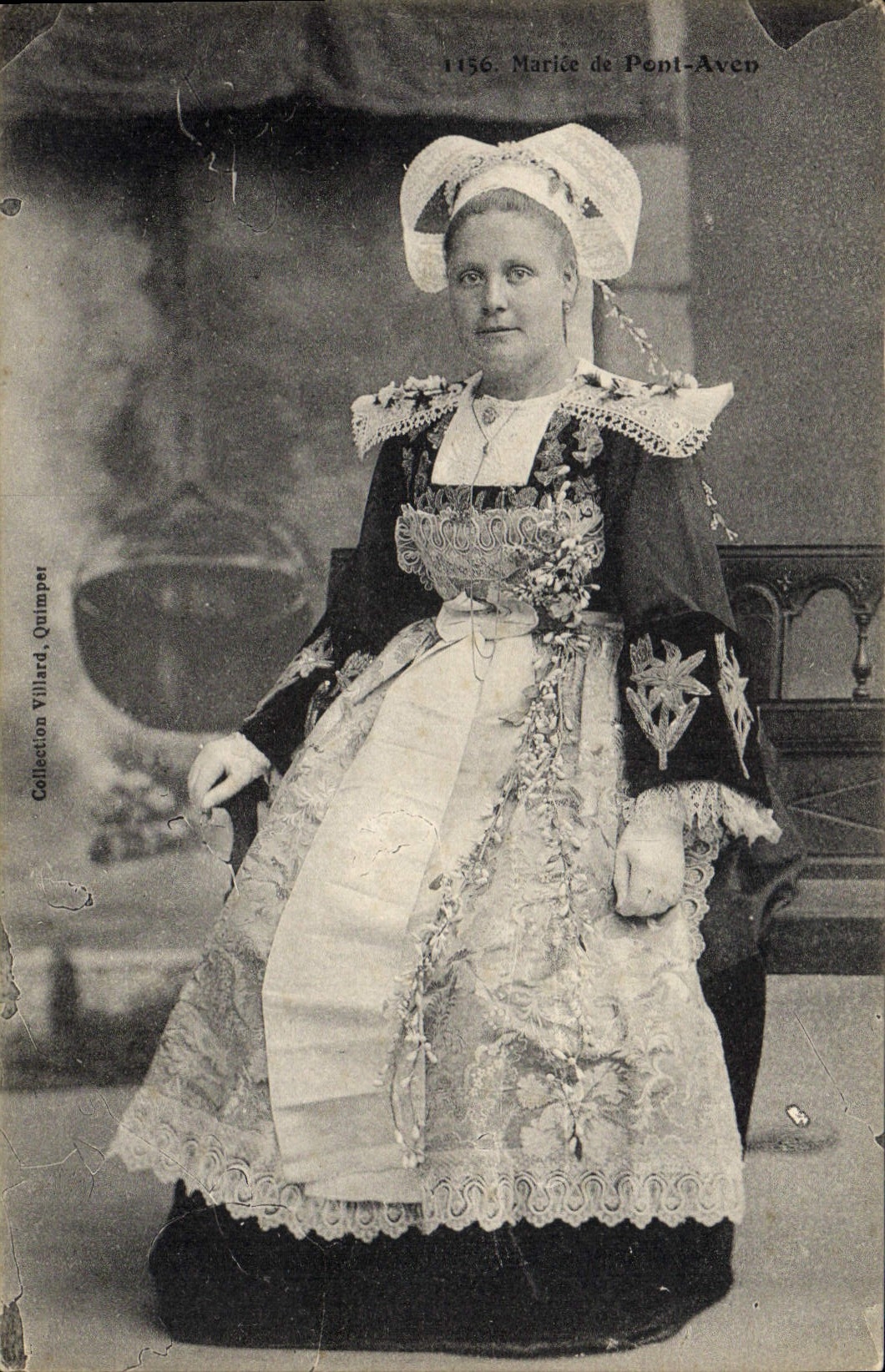 CPA Folklore Mariee de Pont Aven Mariage 