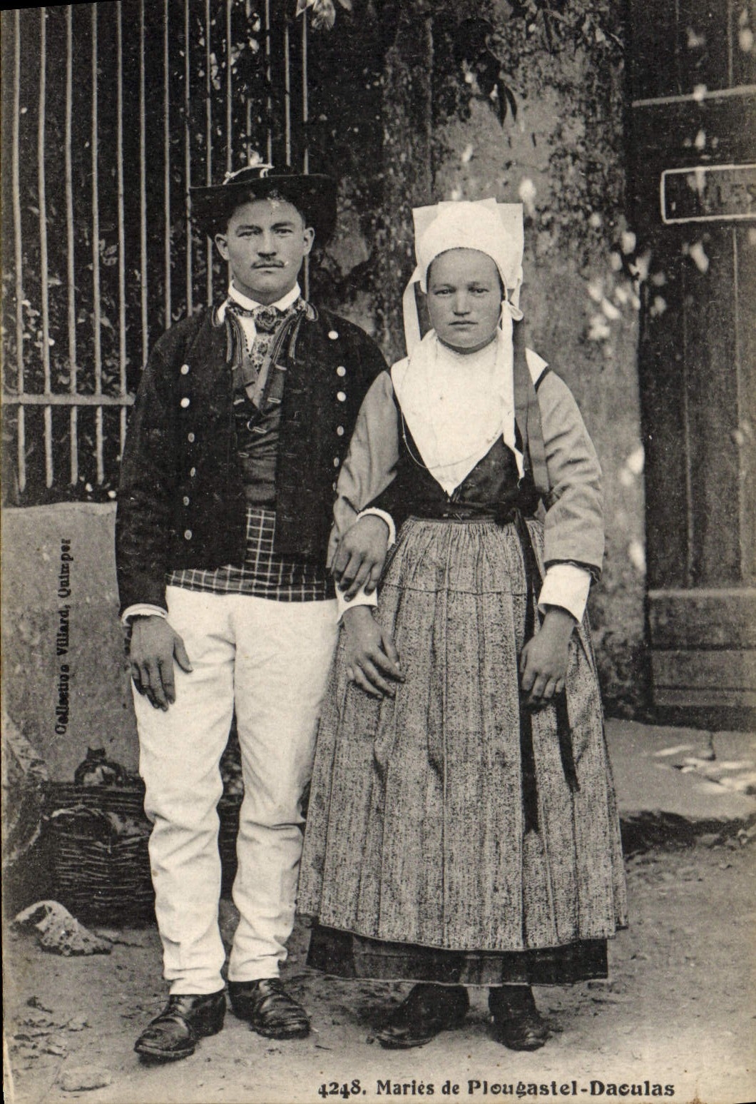 Postal Folclore Casar de Plougastel Daoulas Mairage