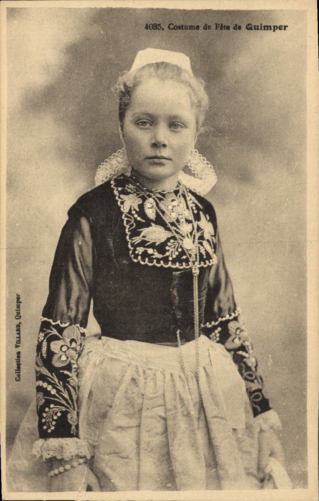 Postal Folclore Traje de fiesta de Quimper