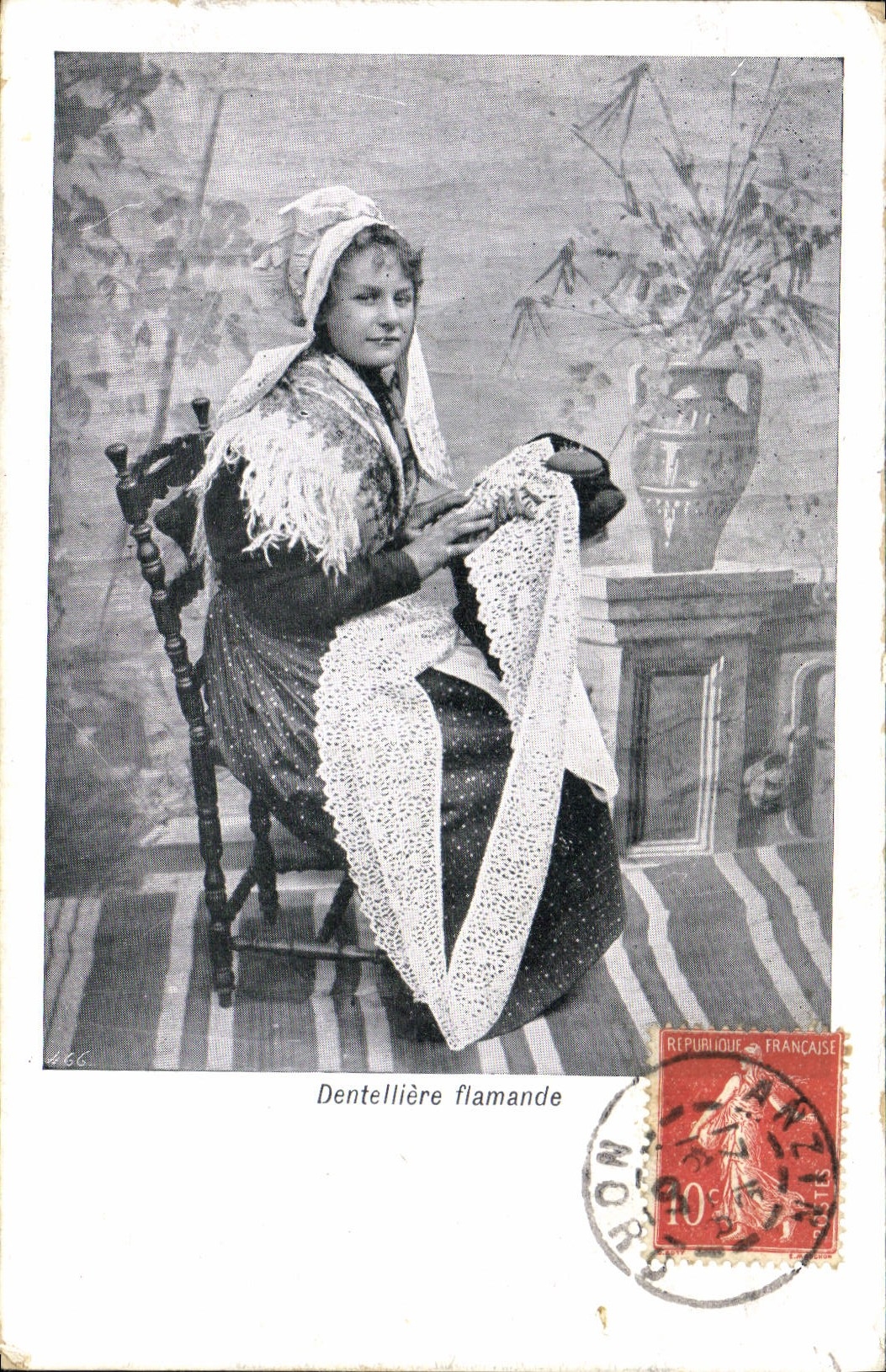 CPA Folklore Dentelle Dentelliere flamande