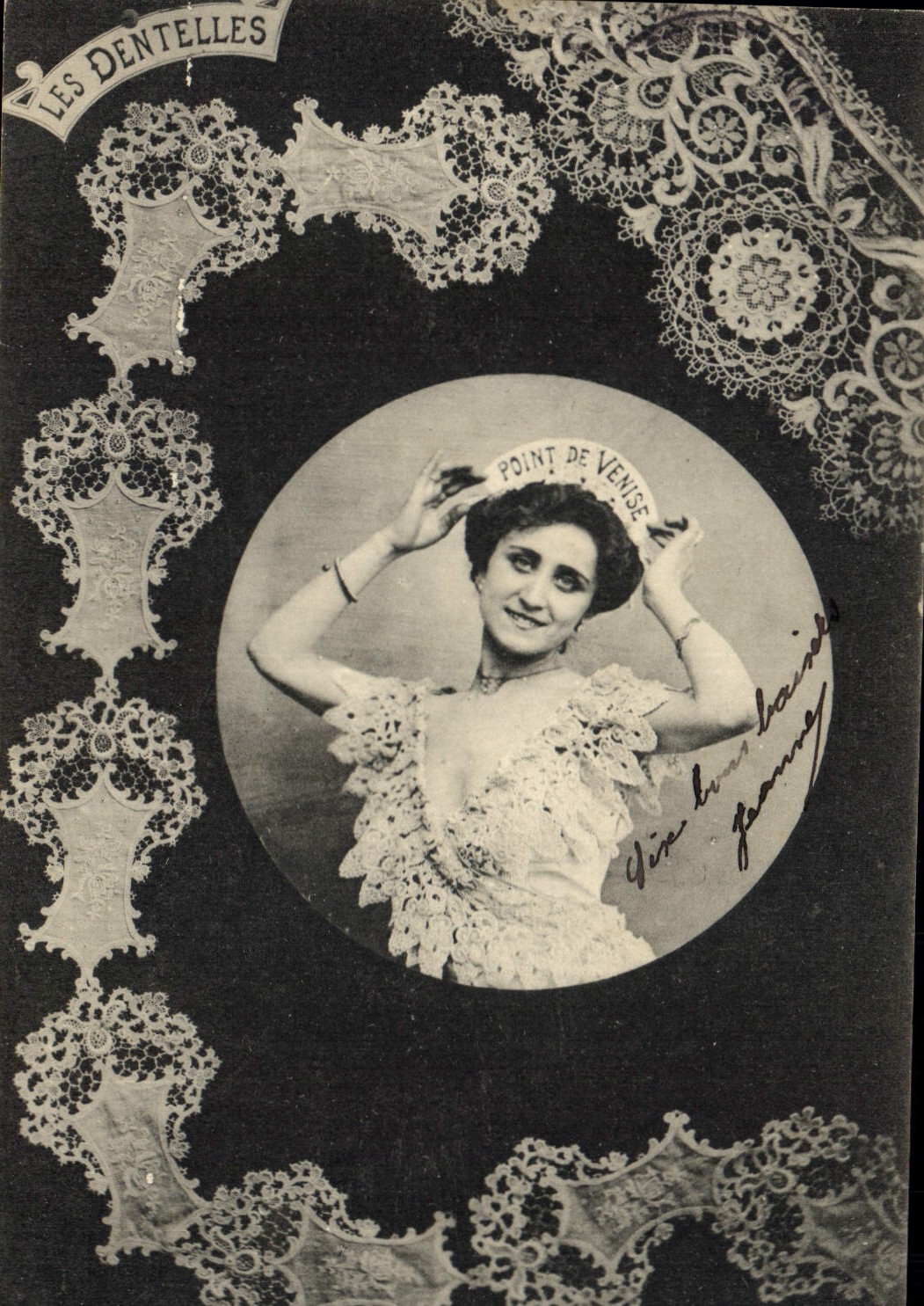 CPA Folklore Dentelle Dentelliere Point de Venise 