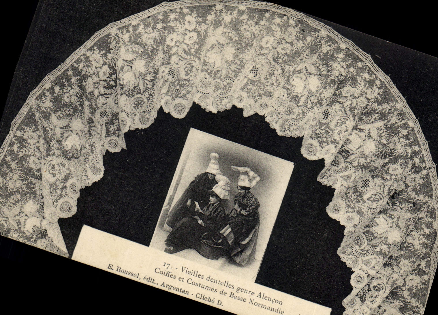 CPA Folklore Dentelle Dentelliere Vielles dentelles genre Alencon Normandie 