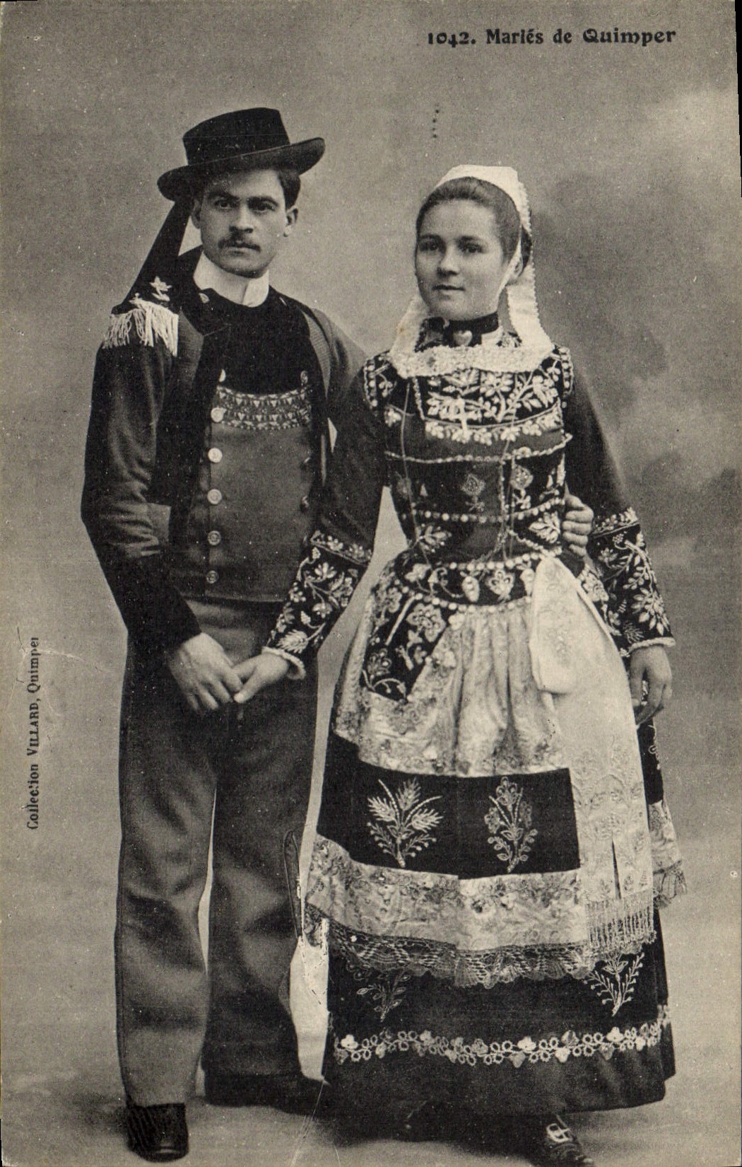 CPA Folklore Maries de Quimper Mariage