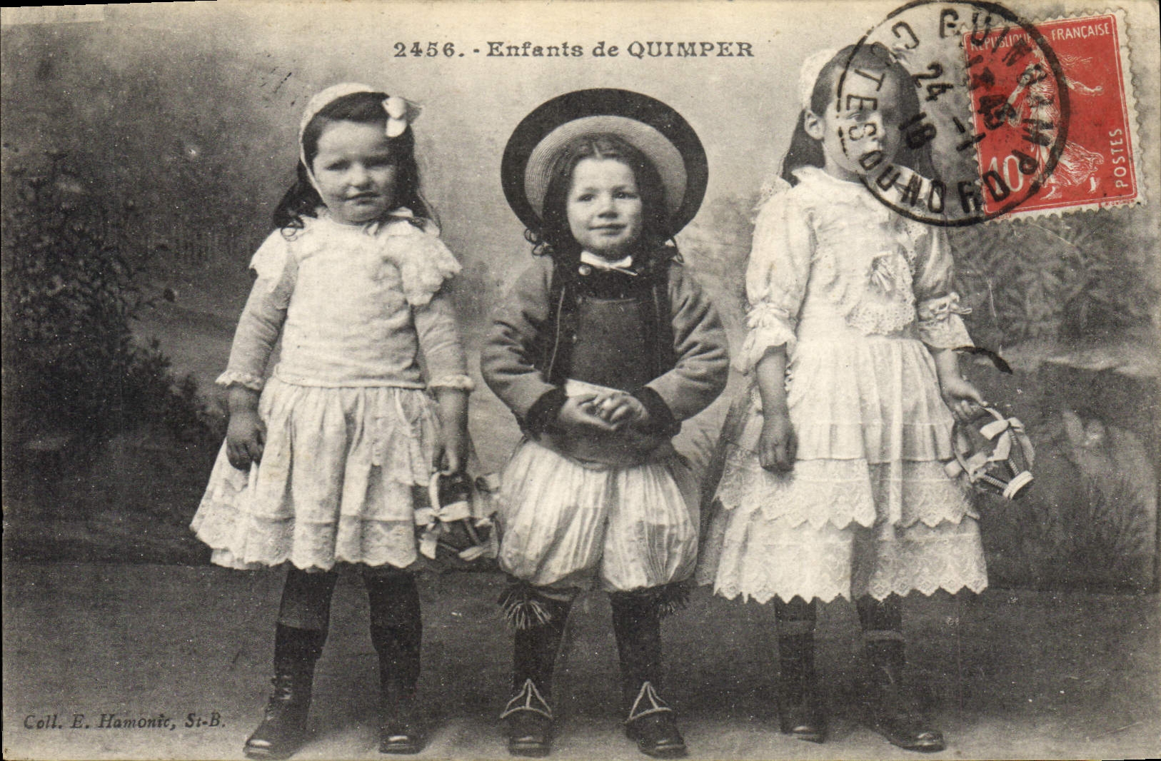 CPA Folklore Enfants de Quimper