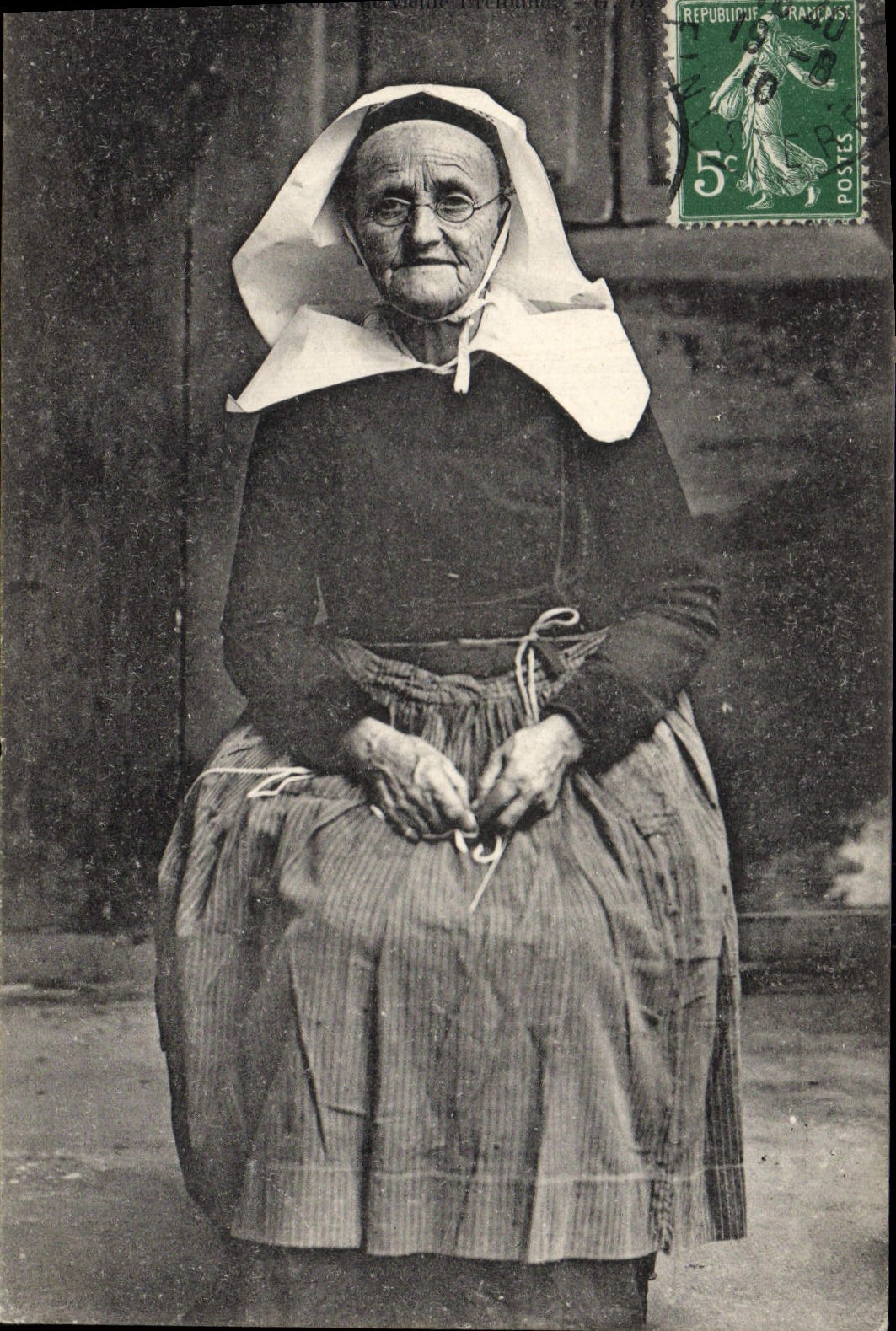 CPA Folklore Coiffe de vieille bretonne