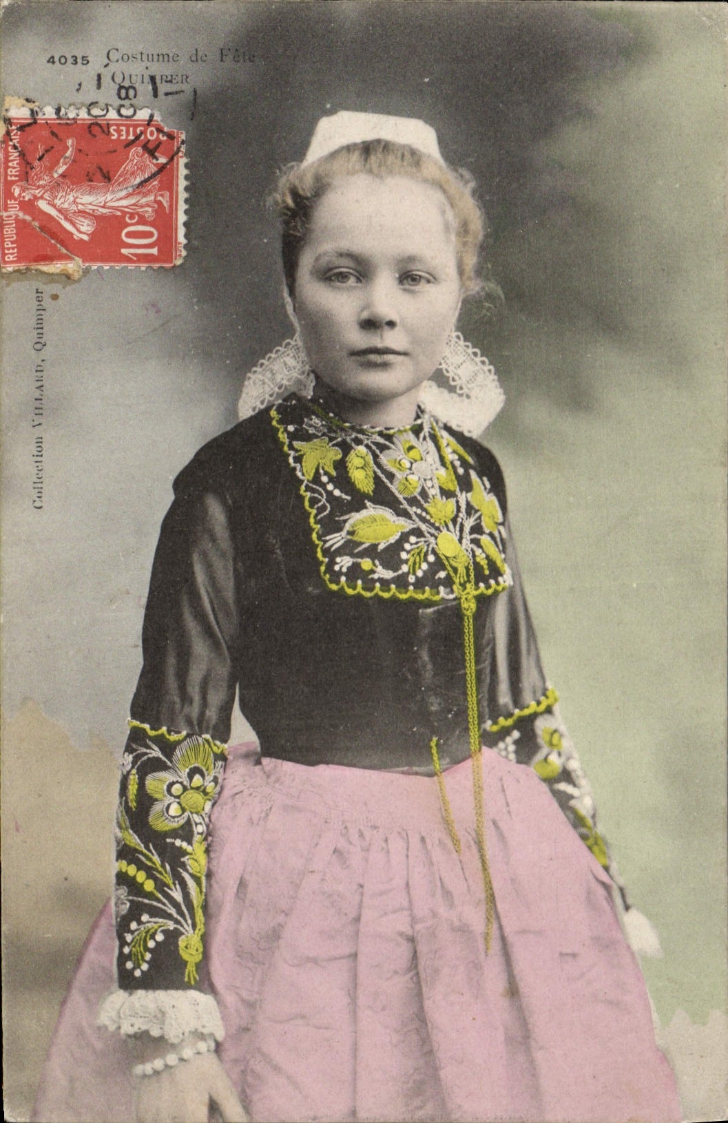 CPA Folklore Costume de fete Quimper