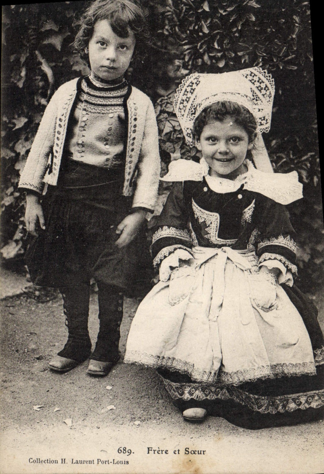 CPA Folklore Frere et soeur