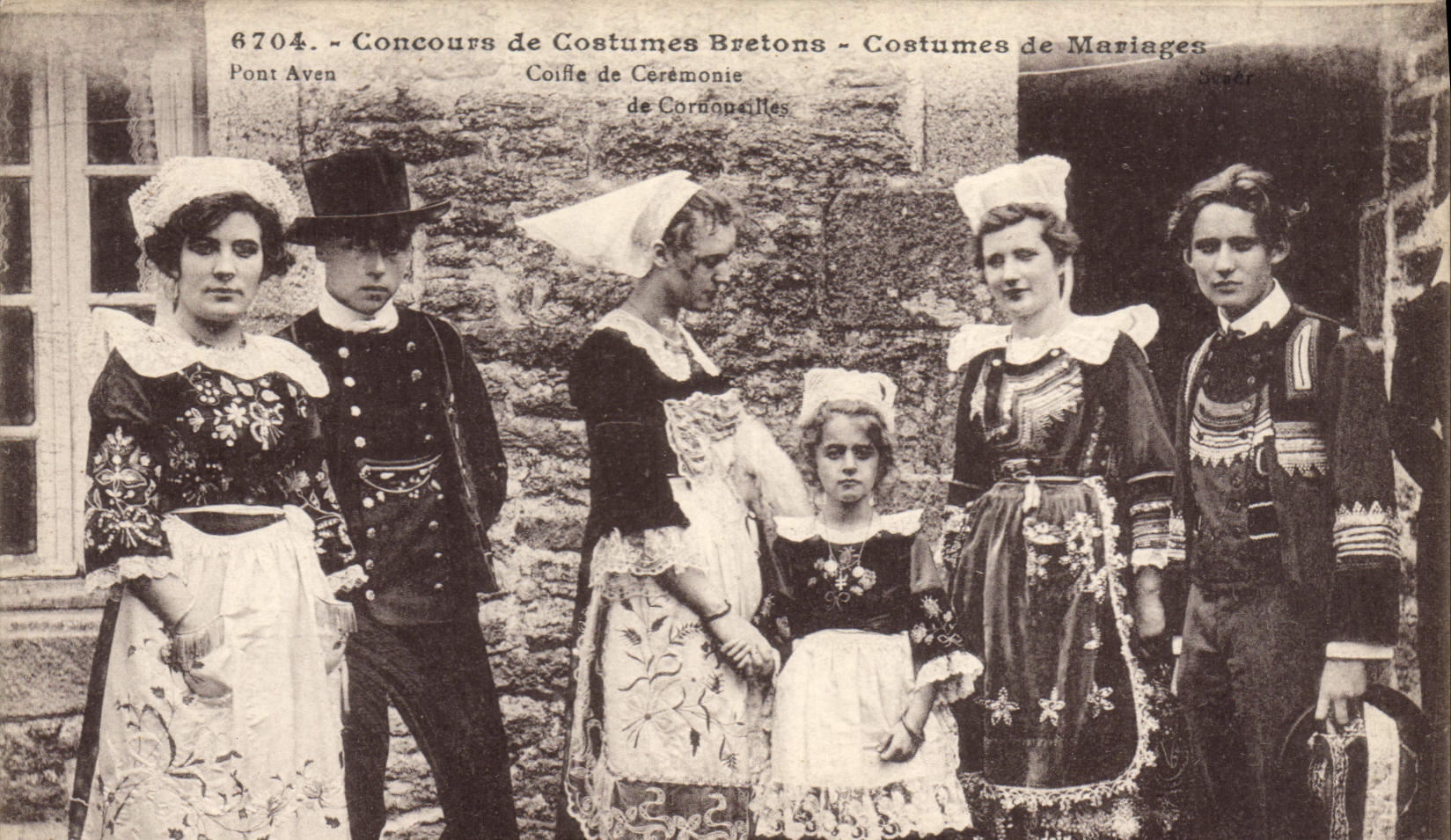 CPA Folklore Concours de costumes bretons Costumes de mariages Coiffe de Ceremonie