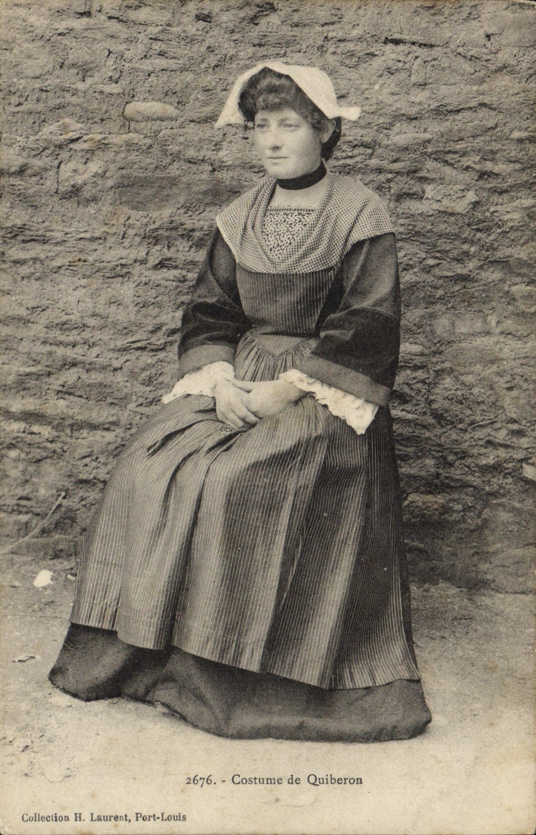 CPA Folklore Costume de Quiberon