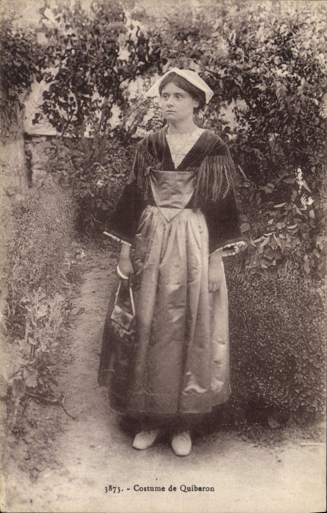 CPA Folklore Costume de Quiberon