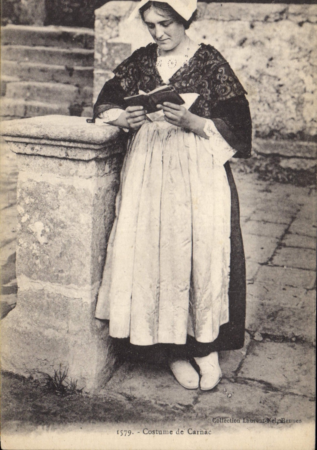 CPA Folklore Costume de Carnac