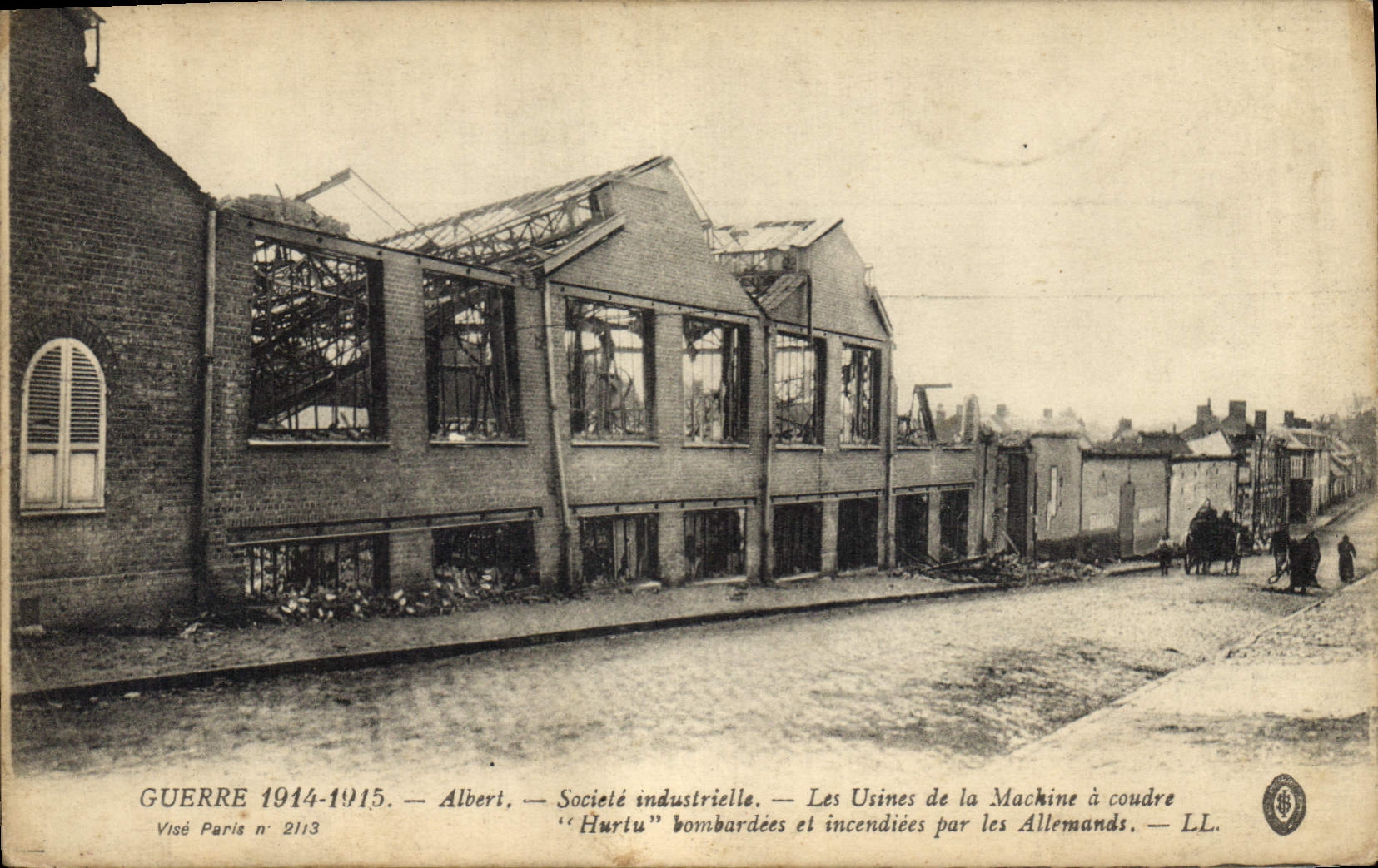 CPA Albert Societe industrielle Les usines de machines a coudre Hurtu bombardees et incendiees par les Allemands