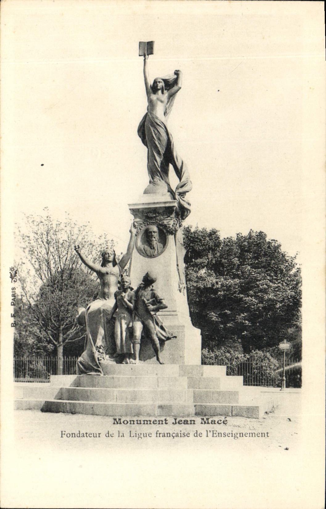 CPA Monument Jean Mace Fondateur de la Ligue Francaise de l'Enseignement