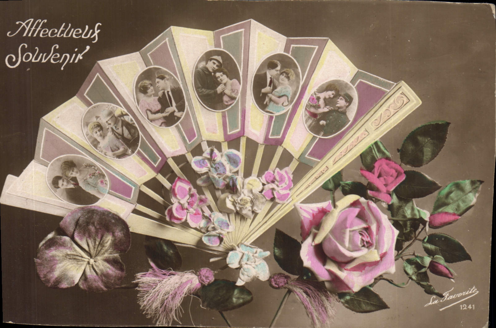 CPA Fantaisie Fleurs Eventail 