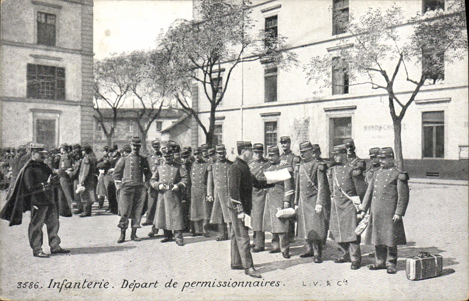CPA Militaria Infanterie Depart de permissionnaires Publicite Gill Tailleur Bd Bonne Nouvelle Paris 