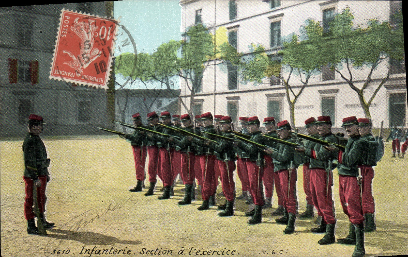 CPA Militaria Infanterie Section a l'exercice 