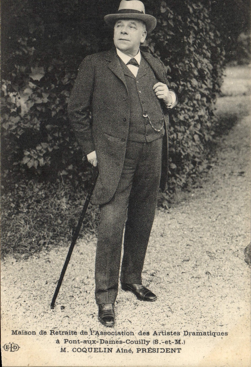 Vintage Postcard Cinema Old people's home of the association of the stage actors has Pont with the Ladies Couilly Coquelin Aine President