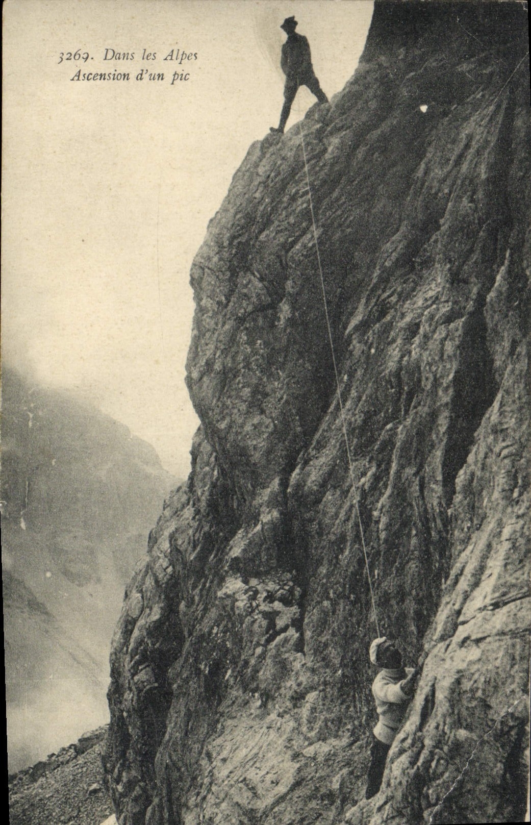 CPA Alpinisme Dans Les Alpes Ascension d'un pic 