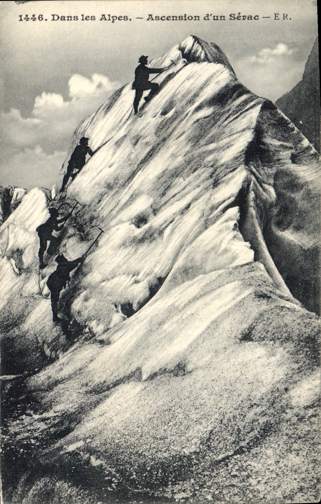 CPA Alpinisme Dans les Alpes Ascension d'un serac