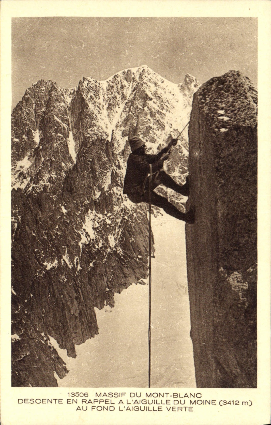 CPA Alpinisme Massif du Mont Blanc Descente en rappel a l'aiguille du moine Au fond l'aiguille verte