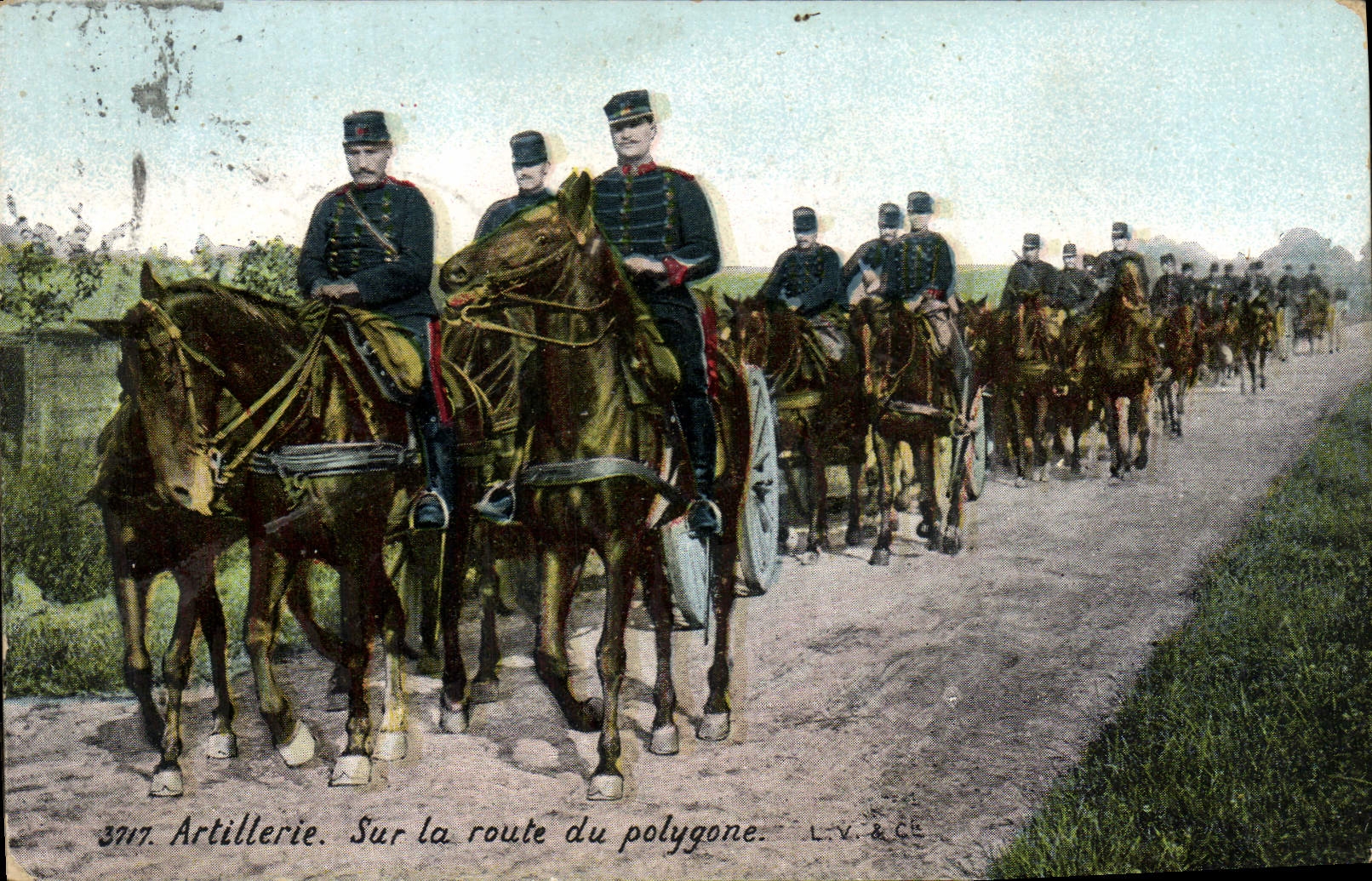 Vintage Postcard Militaria Artillery On the road of the polygon