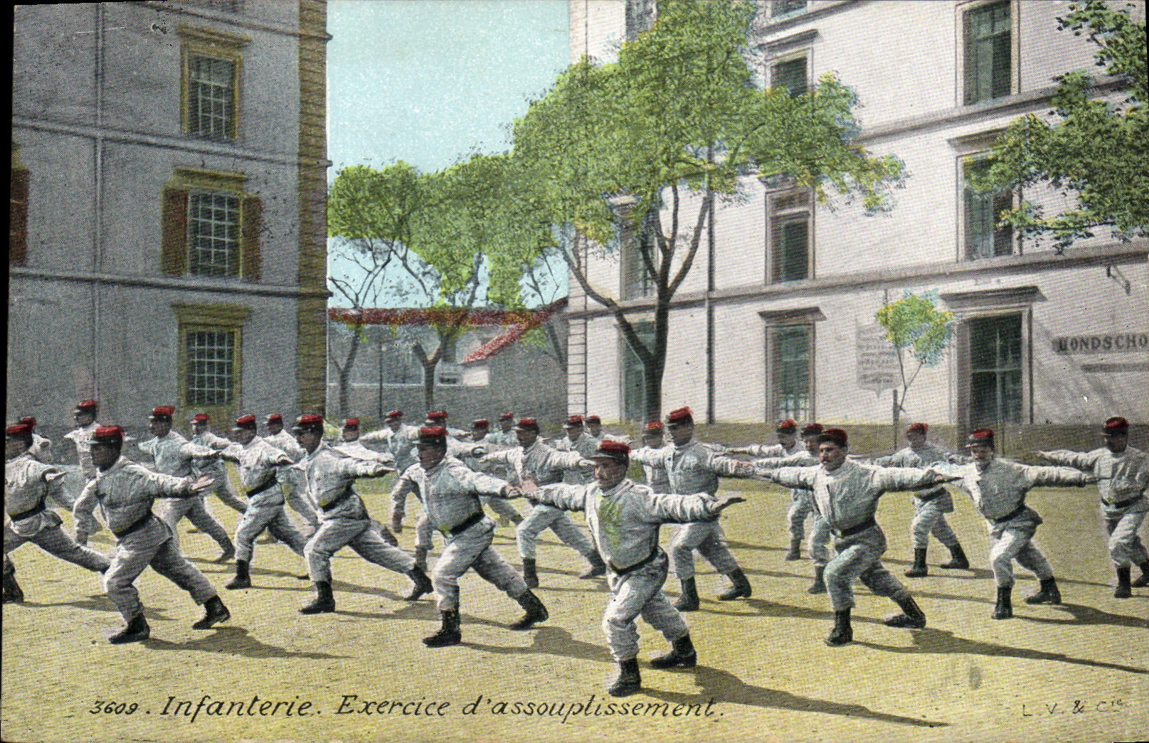 CPA Militaria Infanterie Exercice d'assouplissement Gymnastique