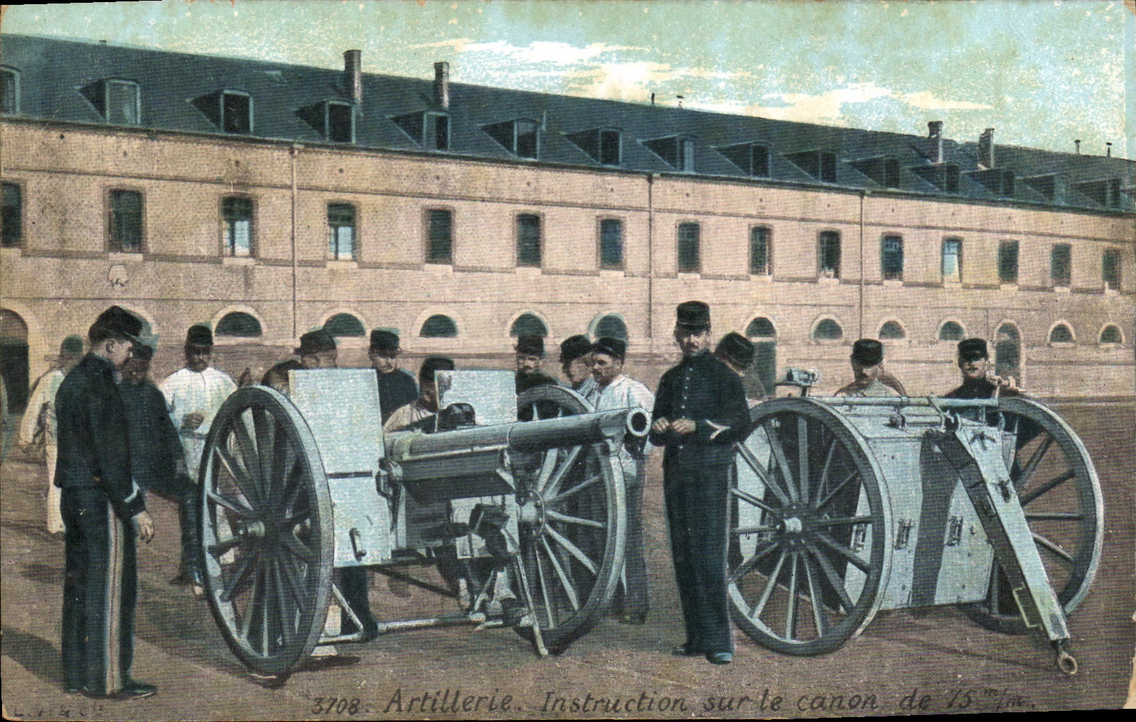 CPA Militaria Artillerie Instruction sur le canon de 75mm