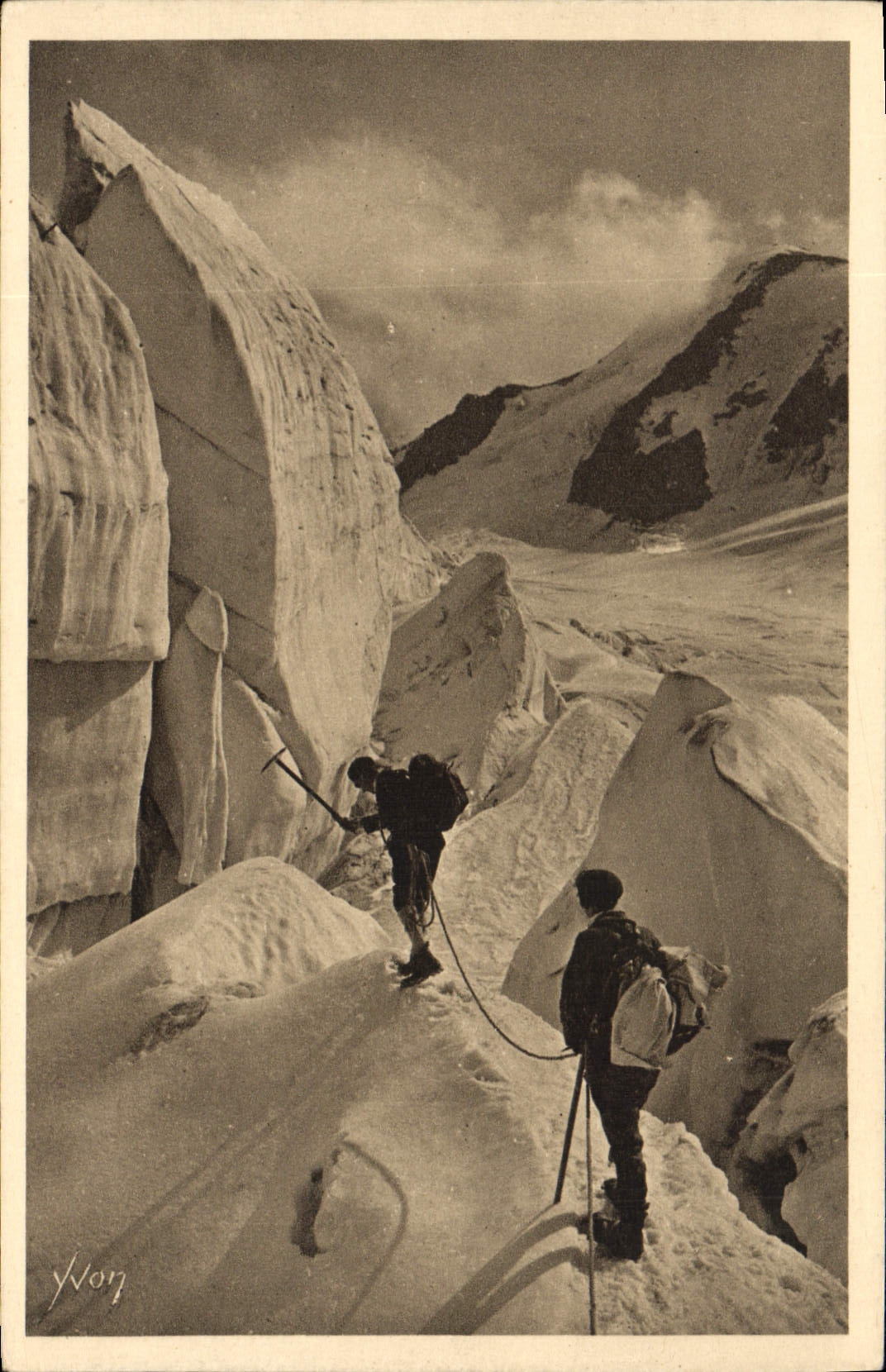 CPA Alpinisme Massif du Mont Blanc Glacier de Tre la Tete Dans les seracs du glacier a droite les pentes