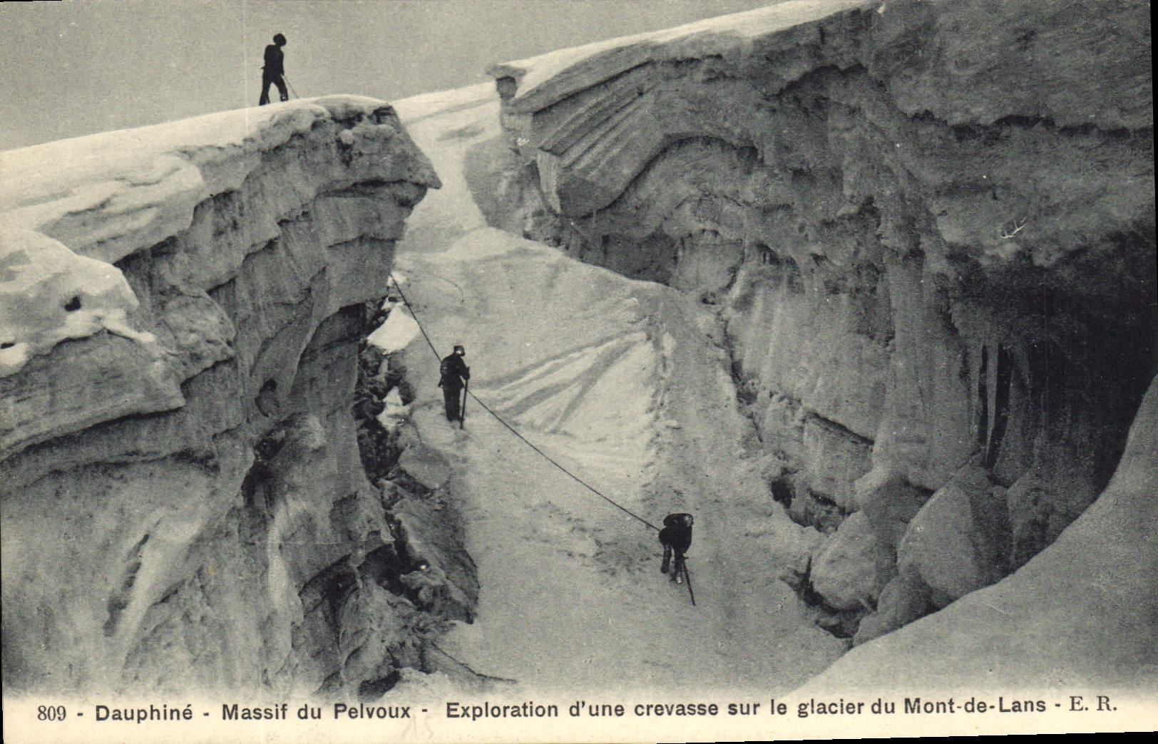 CPA Alpinisme Dauphine Massif du Pelvoux Exploration d'une crevasse sur le glacier du Mont de Lans 