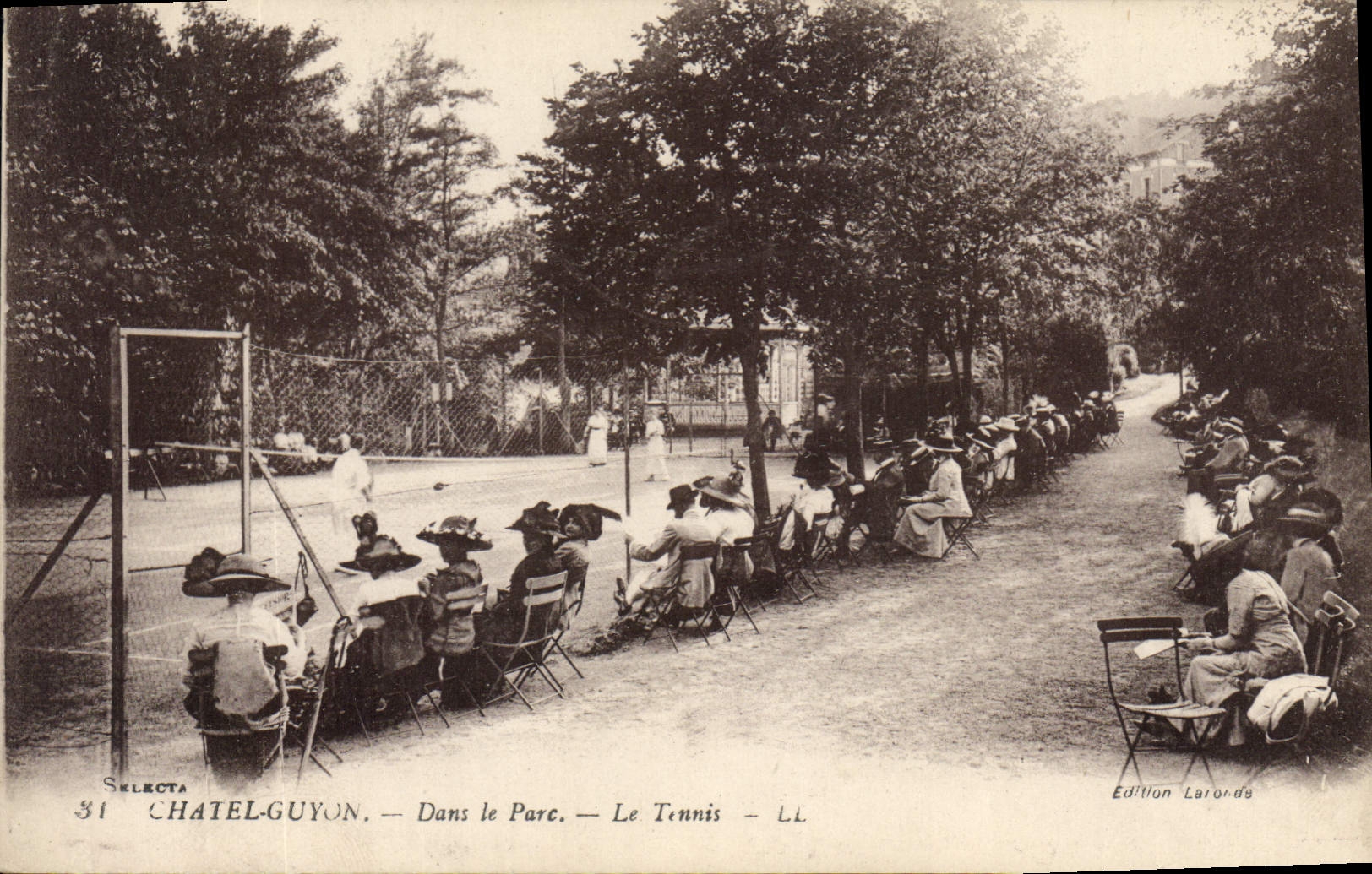 CPA Tennis Dans le parc Chatelguyon 