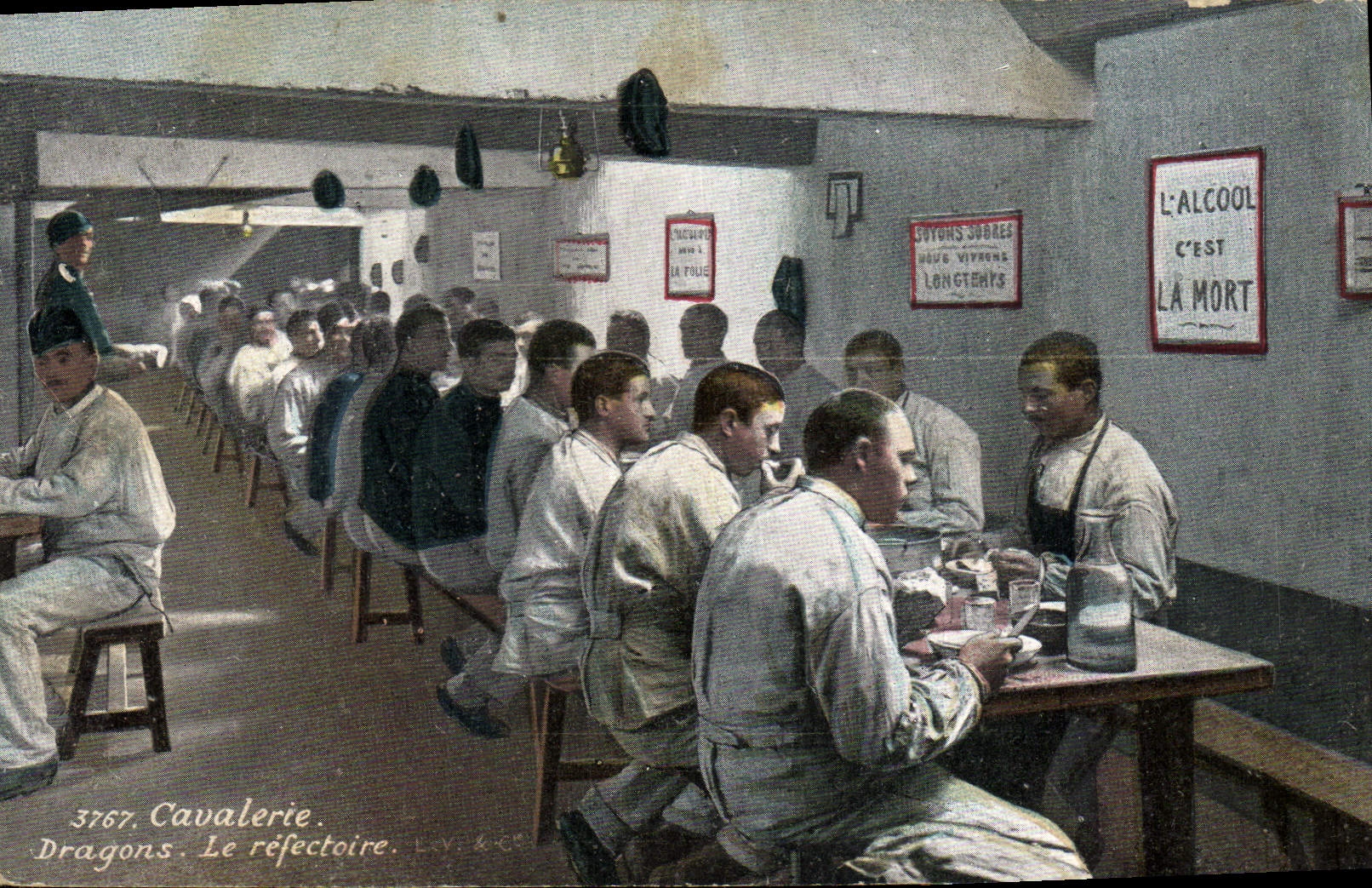 CPA Militaria Dragons Le refectoire L'alcool c'est la mort