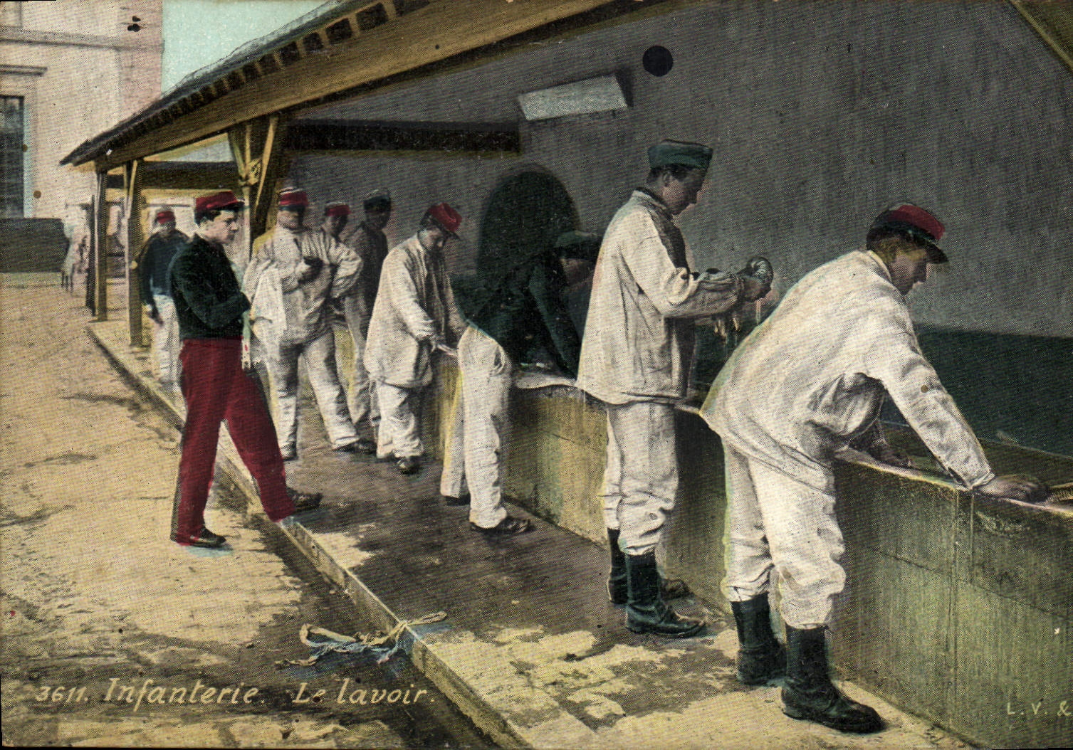 CPA Militaria Infanterie La lavoir