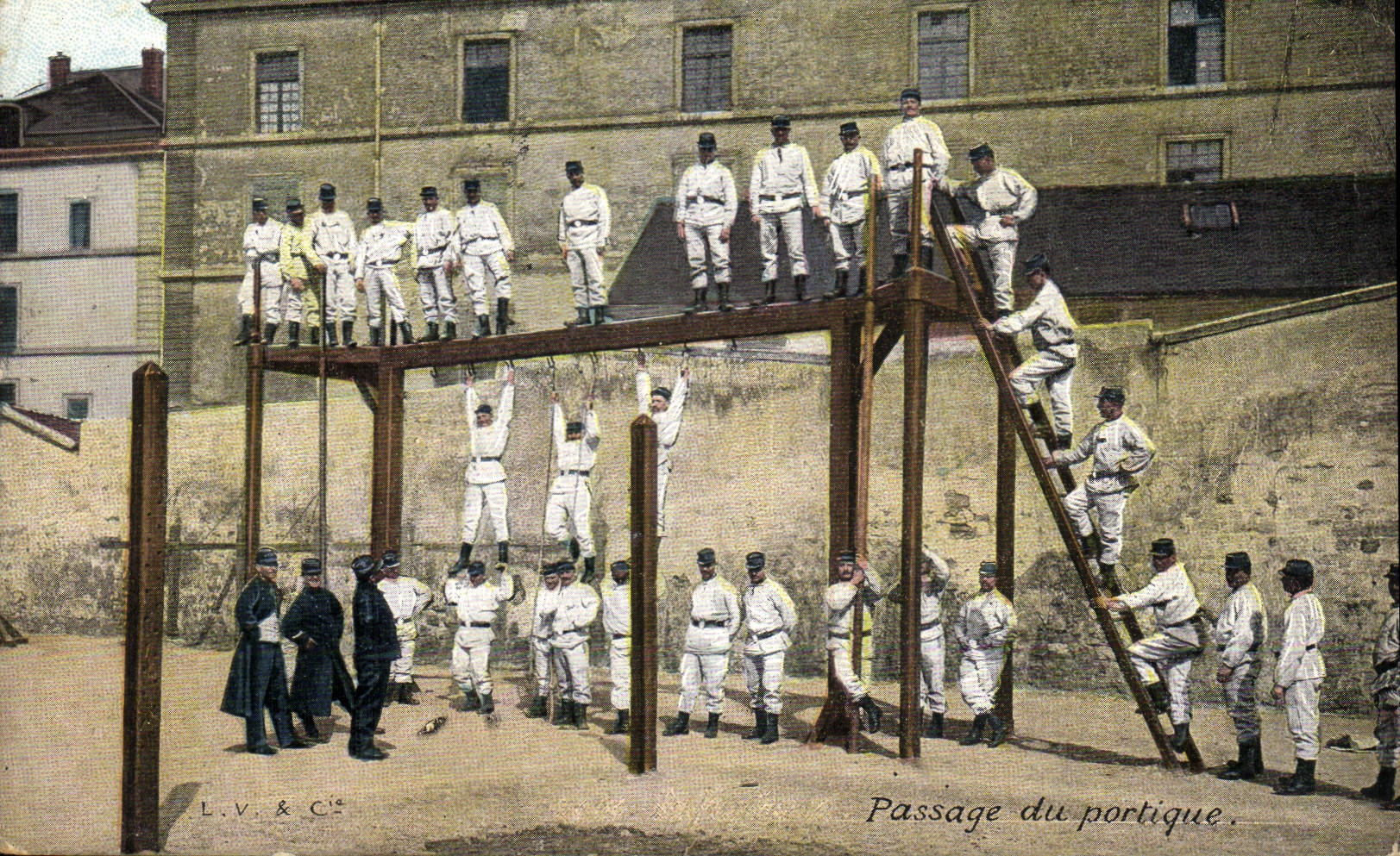 CPA Militaria Passage du portique