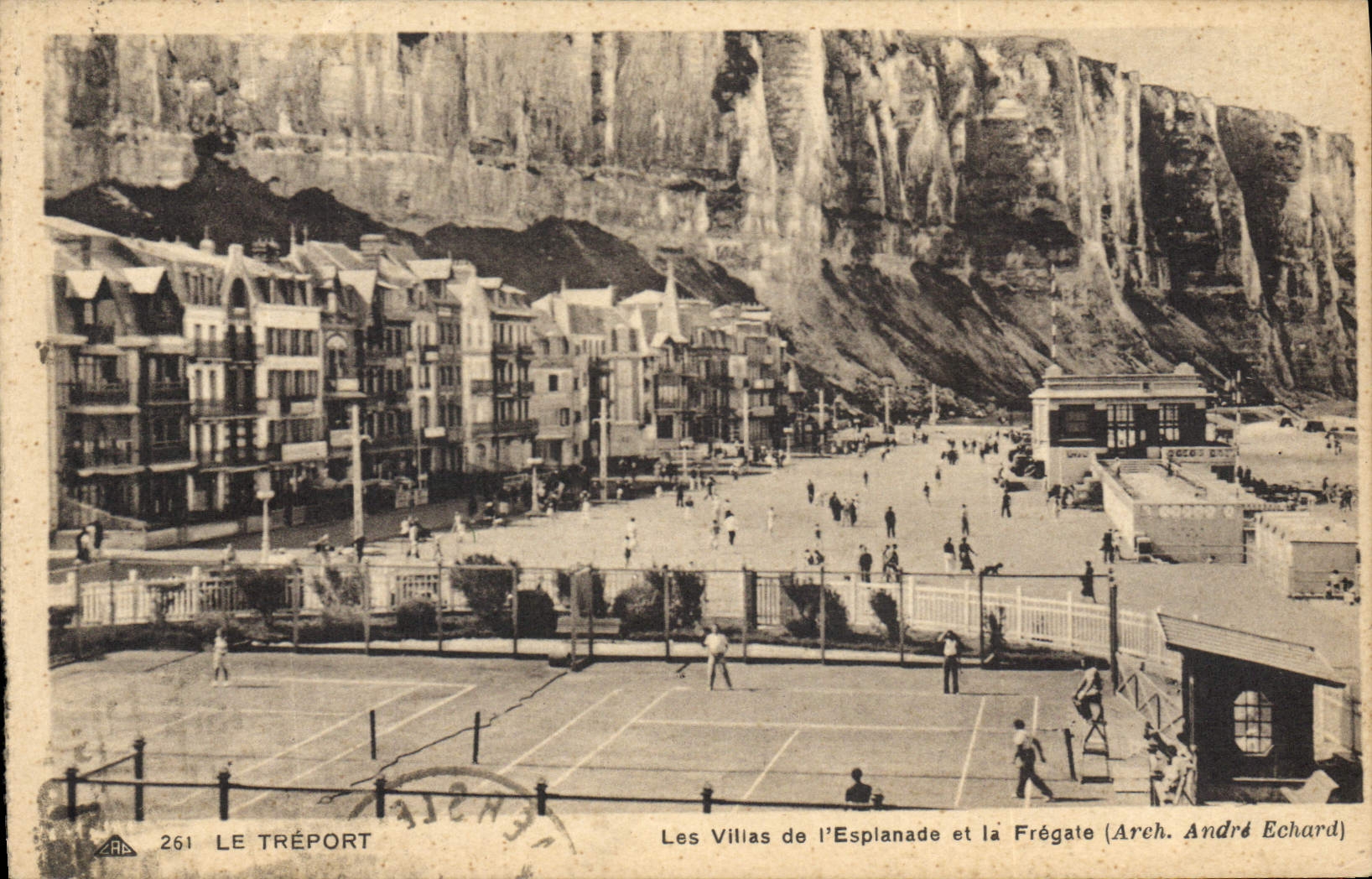 CPA Tennis Le Treport Les villas de l'esplanade et la fregate