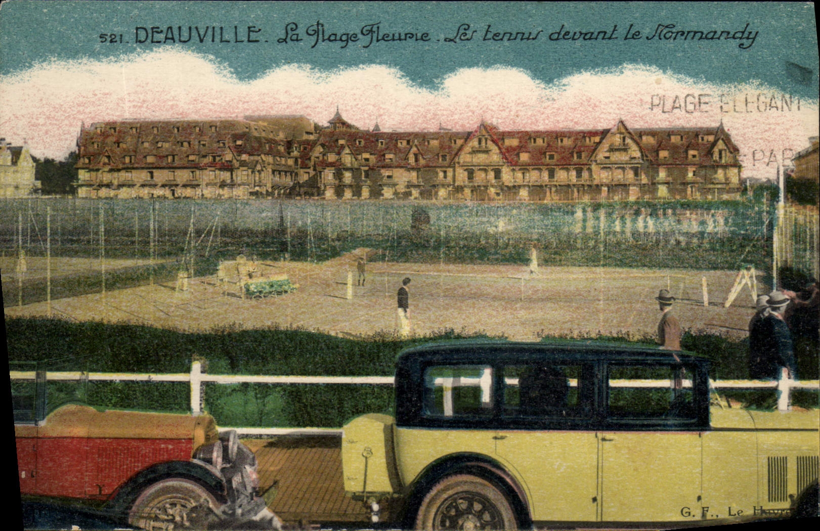 CPA Deauville La plage fleurie Les Tennis devant le Normandy Automobile