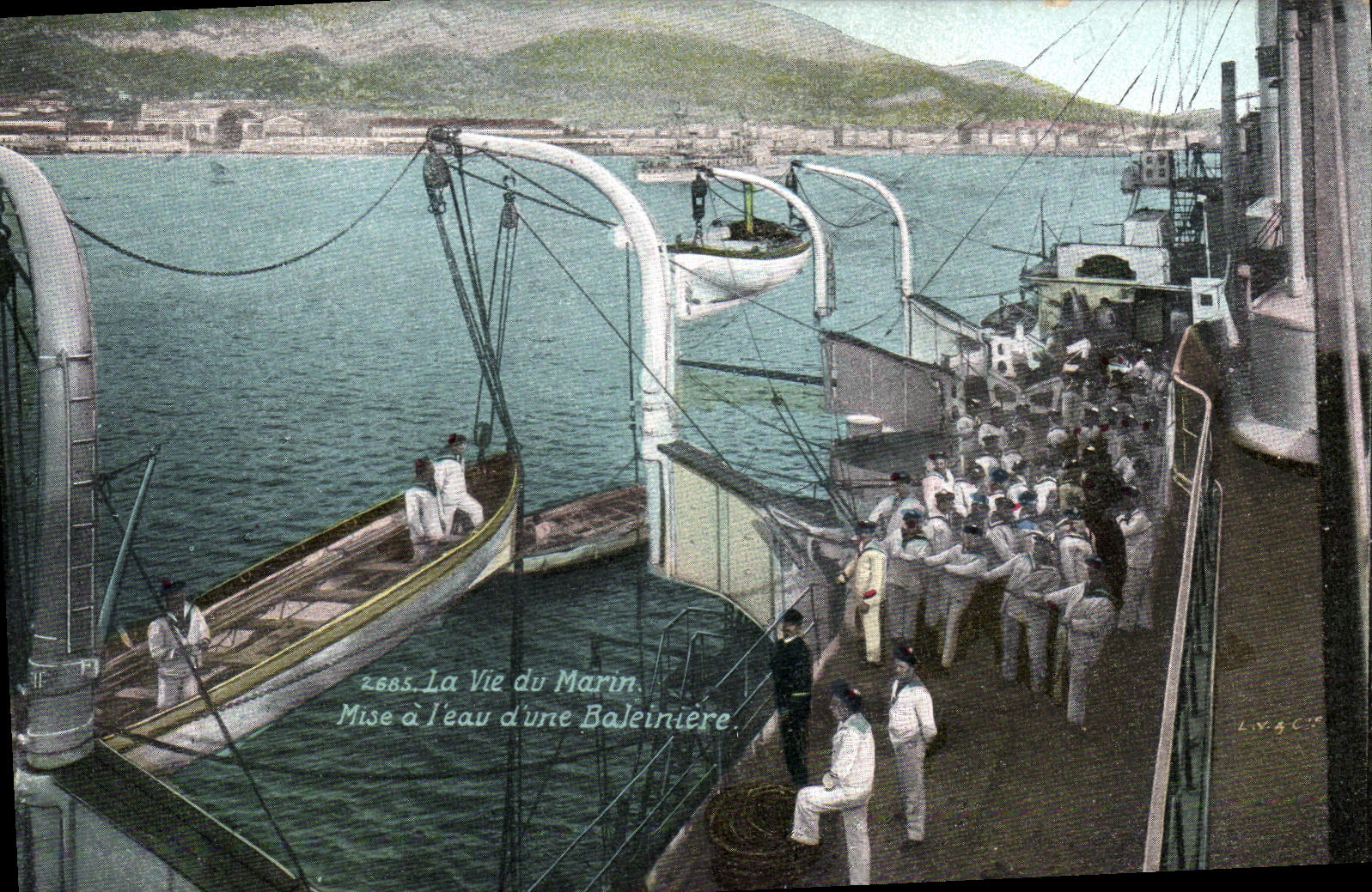 Vintage Postcard Militaria Mise has the water of a Bateau whale-boat