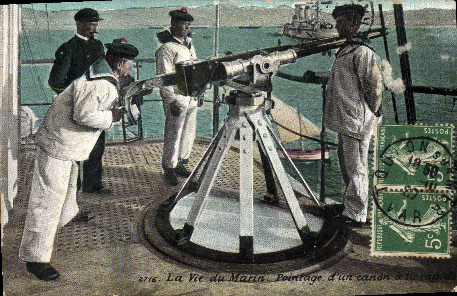CPA Militaria La vie du marin Pointage d'un canon a tir rapide