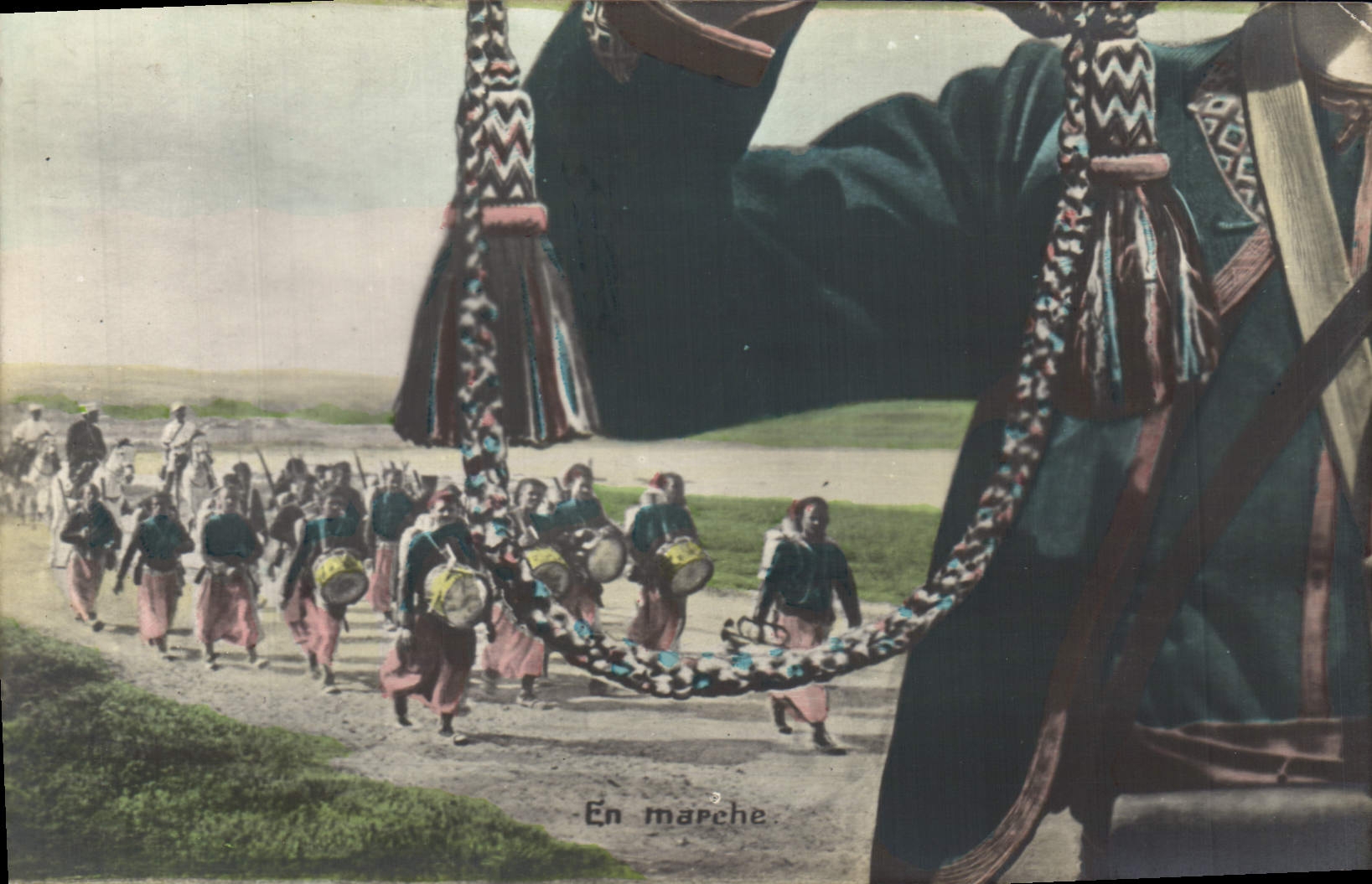 CPA Puzzle Militaria En marche Zouaves 