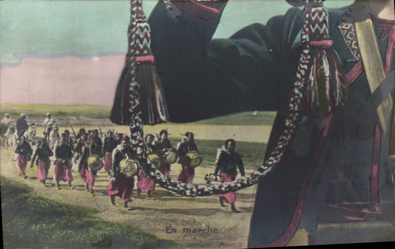 CPA Puzzle Militaria En marche Zouaves 