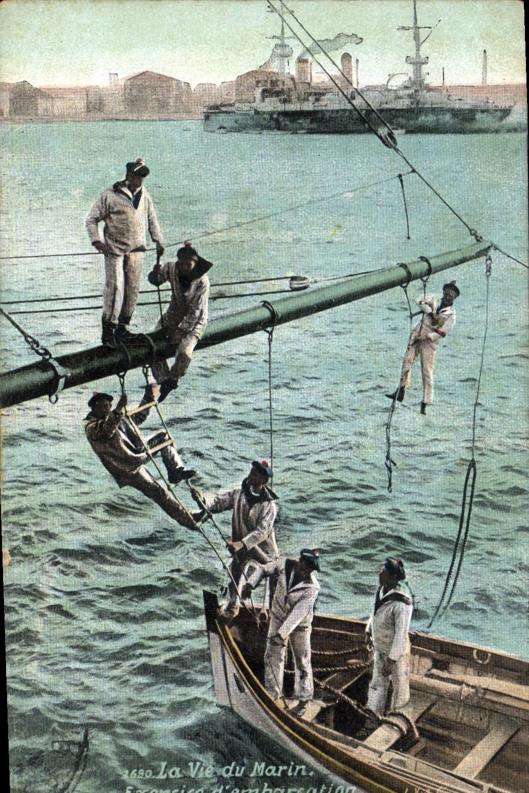 CPA Militaria La vie du marin Exercice d'embarcation Bateau