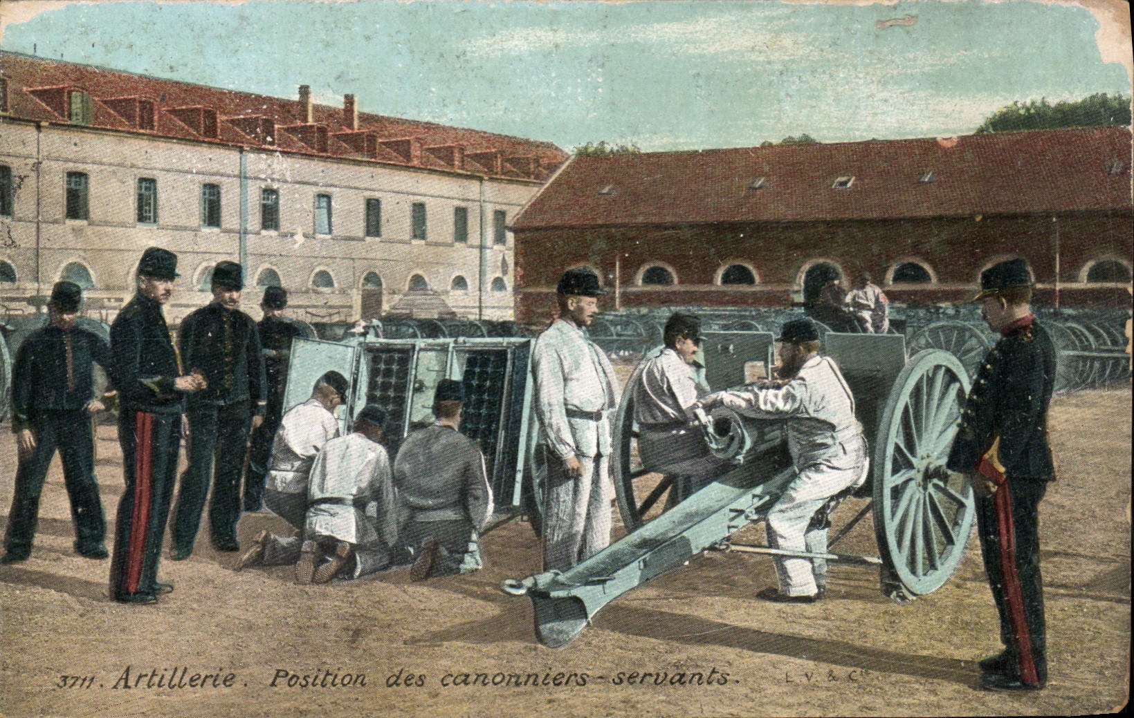 CPA Militaria Artillerie Position des canonniers servants