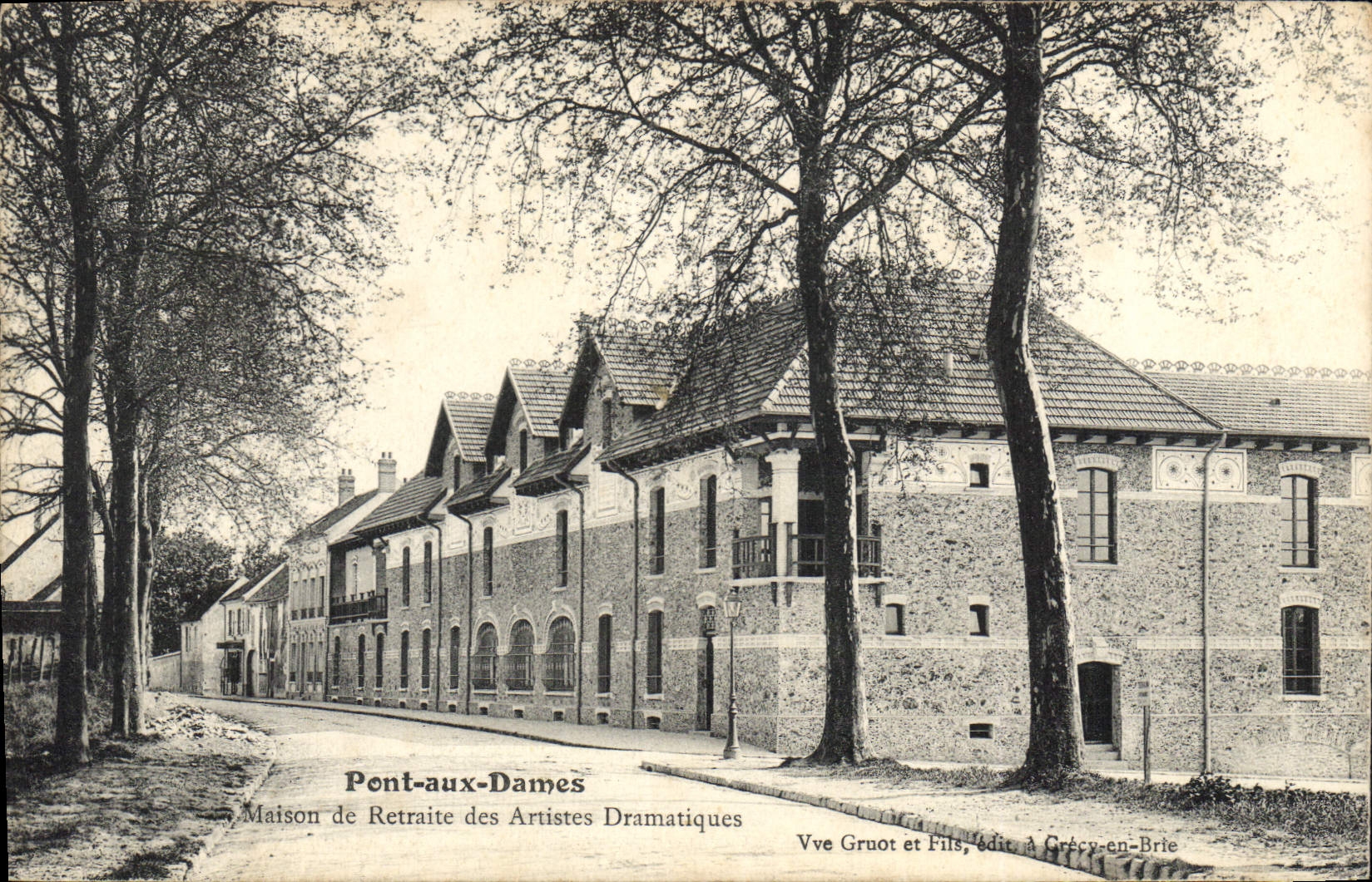 Vintage Postcard Cinema Old people's home of the Stage actors has Pont with the Couilly Ladies