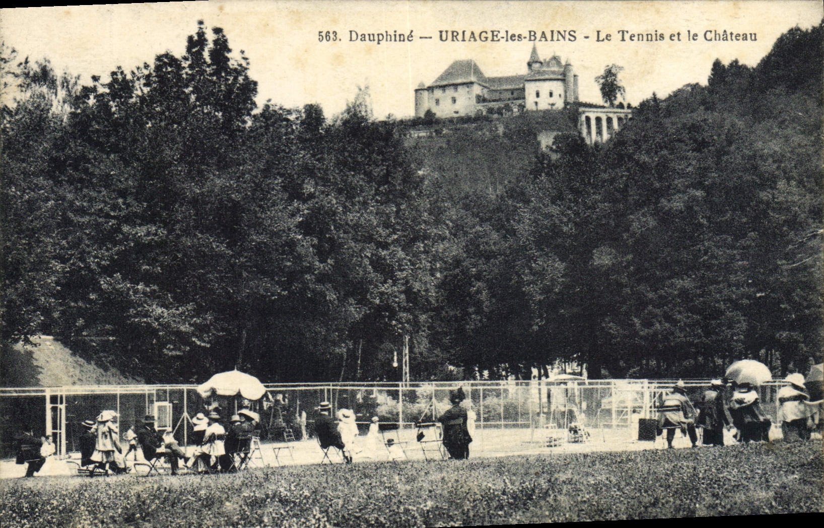 CPA Dauphine Uriage les Bains Le Tennis et le chateau