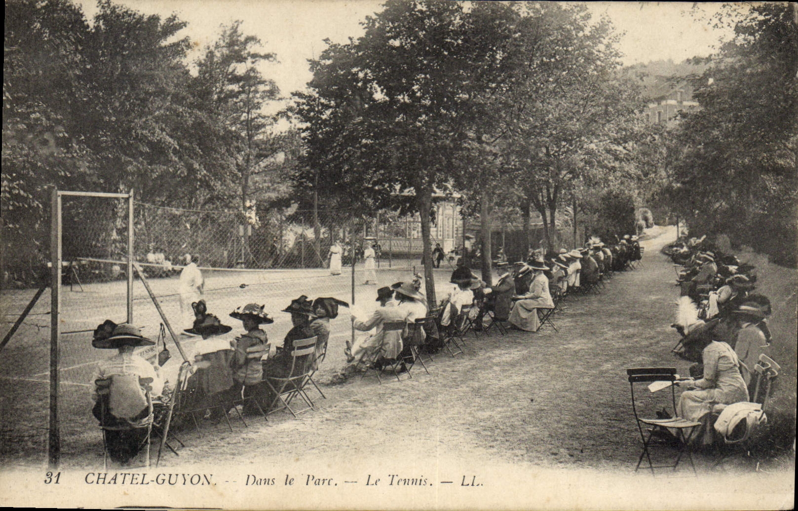 CPA Tennis Chatelguyon Dans le parc 