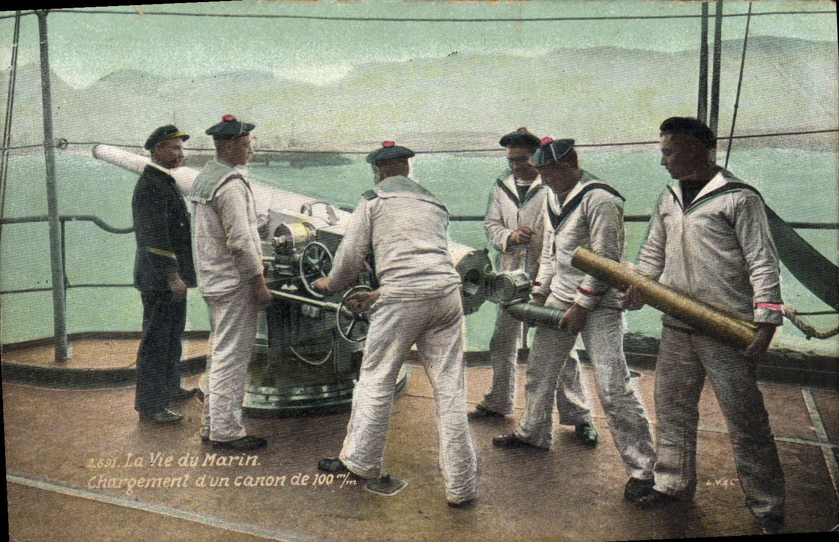 CPA Militaria Marins La vie du marin Chargement d'un canon de 100 mm