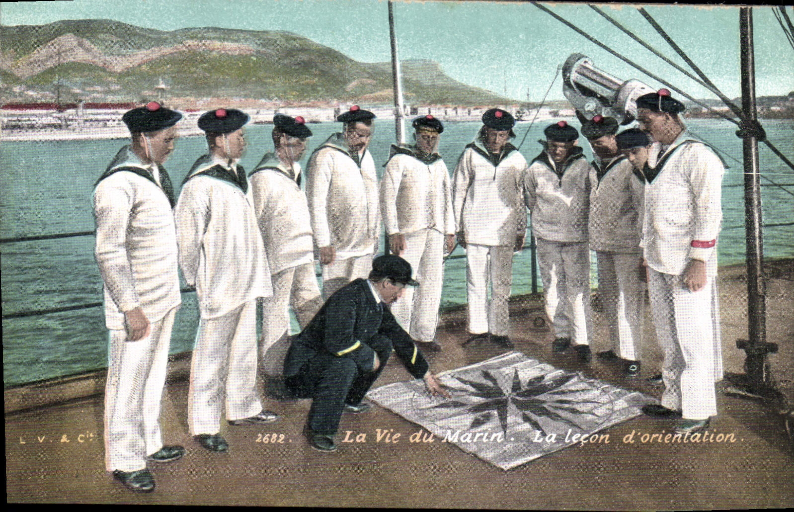 CPA Militaria Marins La vie du marin La lecon d'orientation
