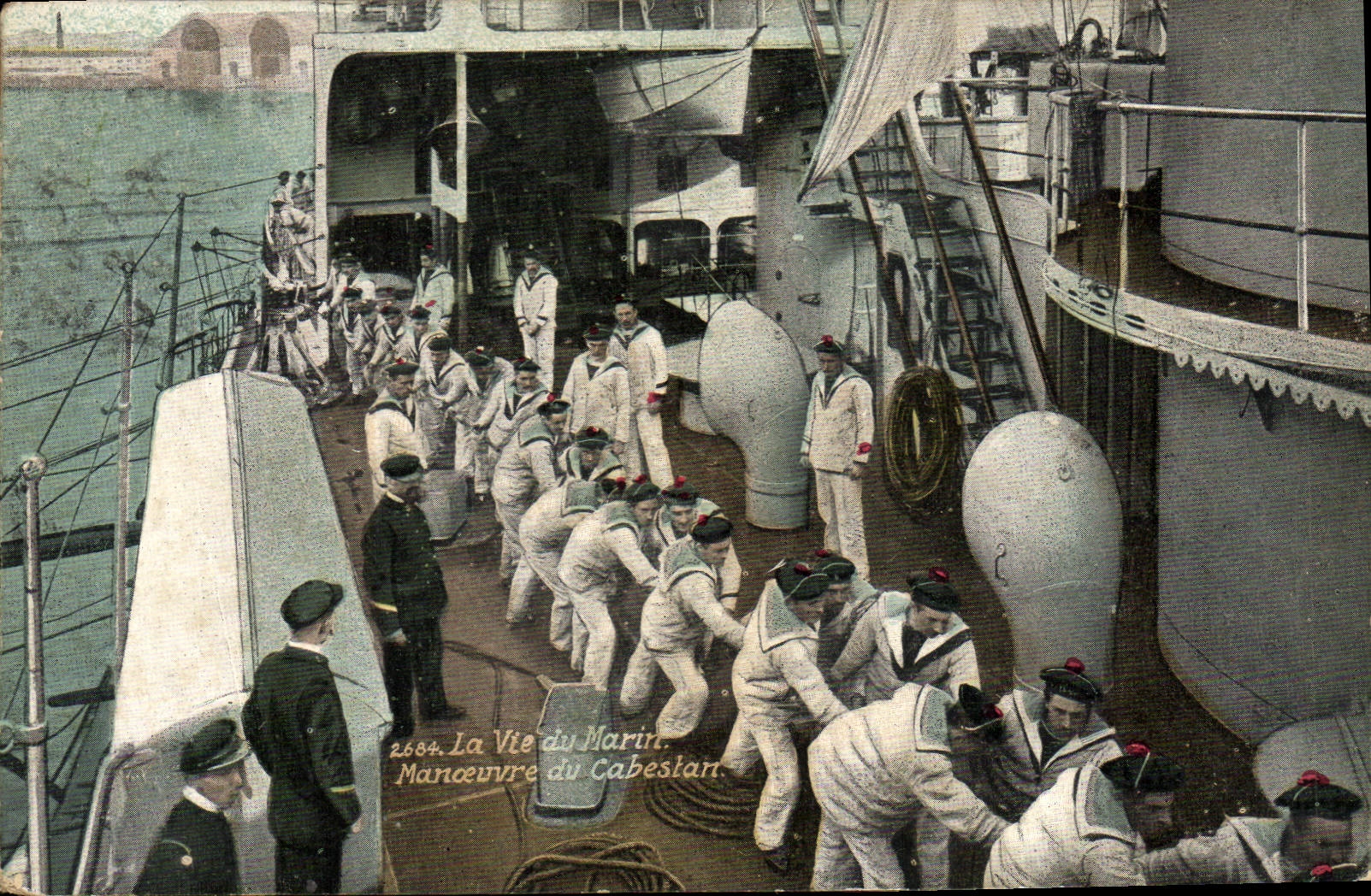 CPA Militaria Marins La vie du marin Manoeuvre du cabestan